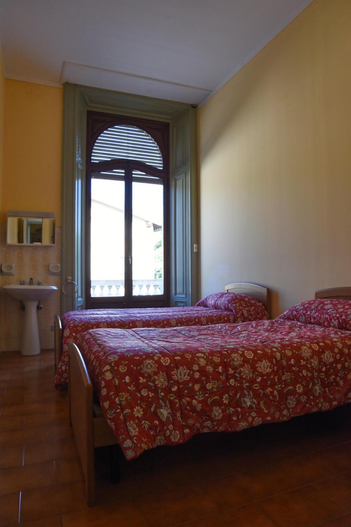 Camera Matrimoniale con Bagno in Comune
